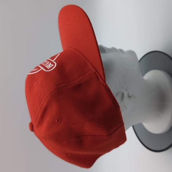 NFL| NWOT Vintage Tampa Bay Buccaneers Red Sports Cap Snap Back Green Brim - Picture 3 of 12